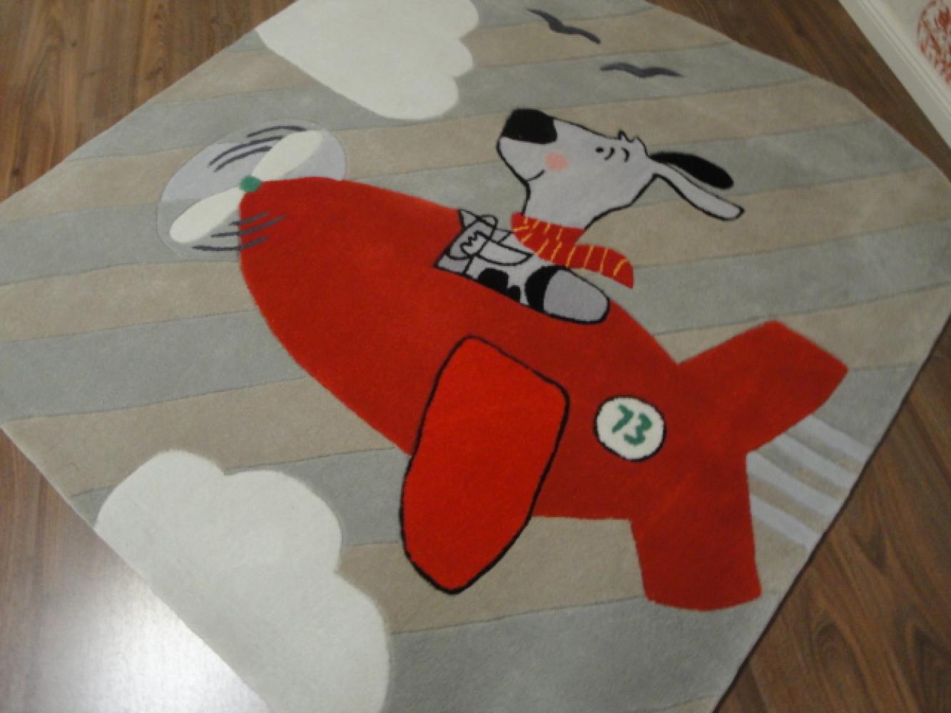 Kinderteppich- Gustav bei Fliegen in Rot, der Hund 150 x 150 cm Gustav und seine Freunde Bild 1