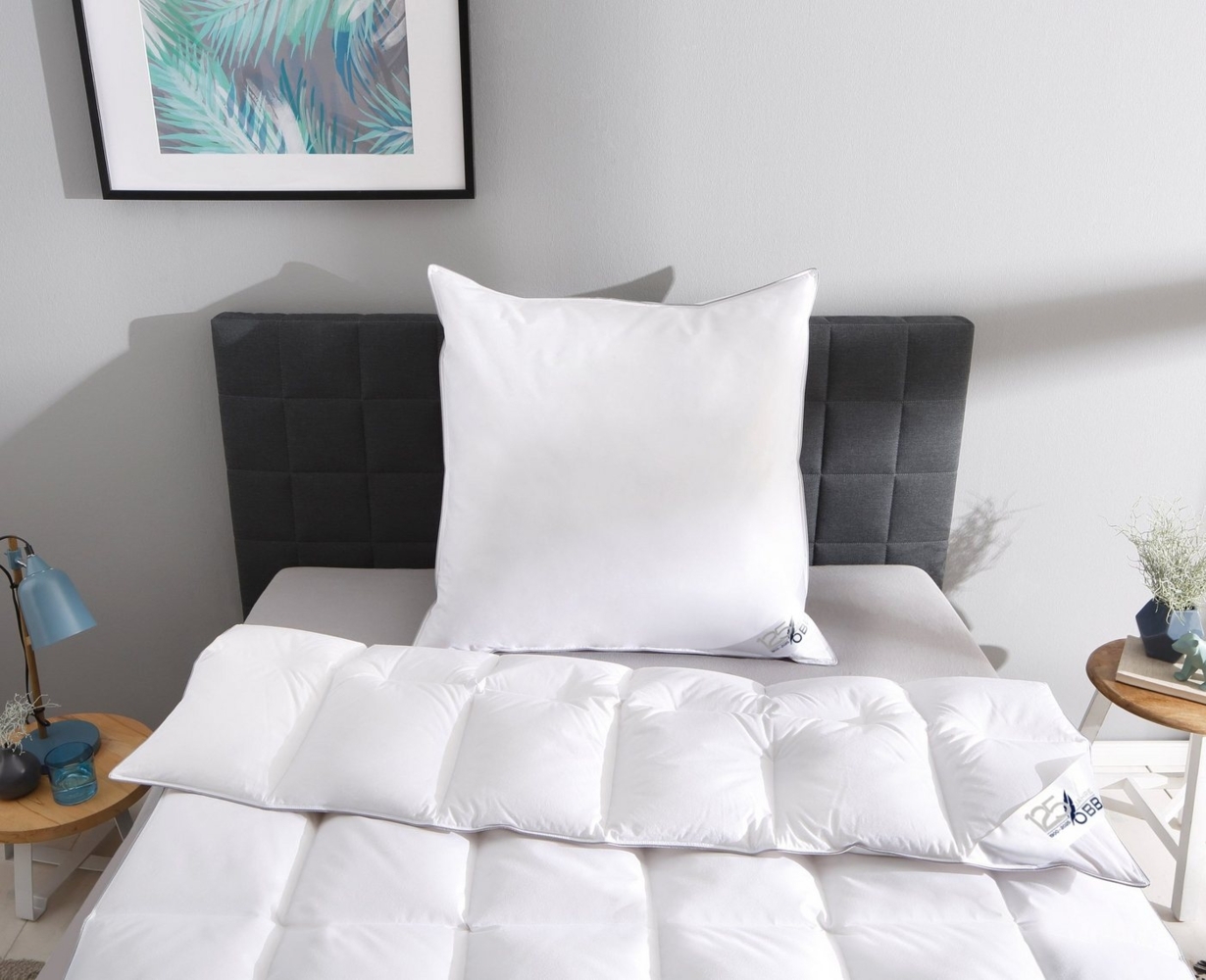 OBB Daunenbettdecke Edition 125 Jahre, Bettdecken für Sommer und Winter, Ganzjahresdecke, Füllung: 90%Daunen, 10% Federn, Bezug: 100% Baumwolle, Bettdecke 135x200 cm, 155x220 cm & weitere Größen, Made in Germany Bild 1