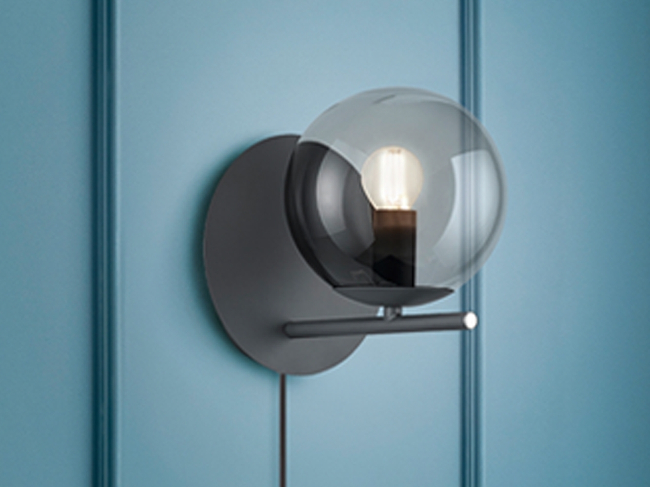 TRIO Leuchten LED Wandleuchte, Dimmfunktion, LED wechselbar, Warmweiß, innen mit Schalter dimmbar, Rauchglas Lampenschirm Glas-kugel, H: 21cm Bild 1