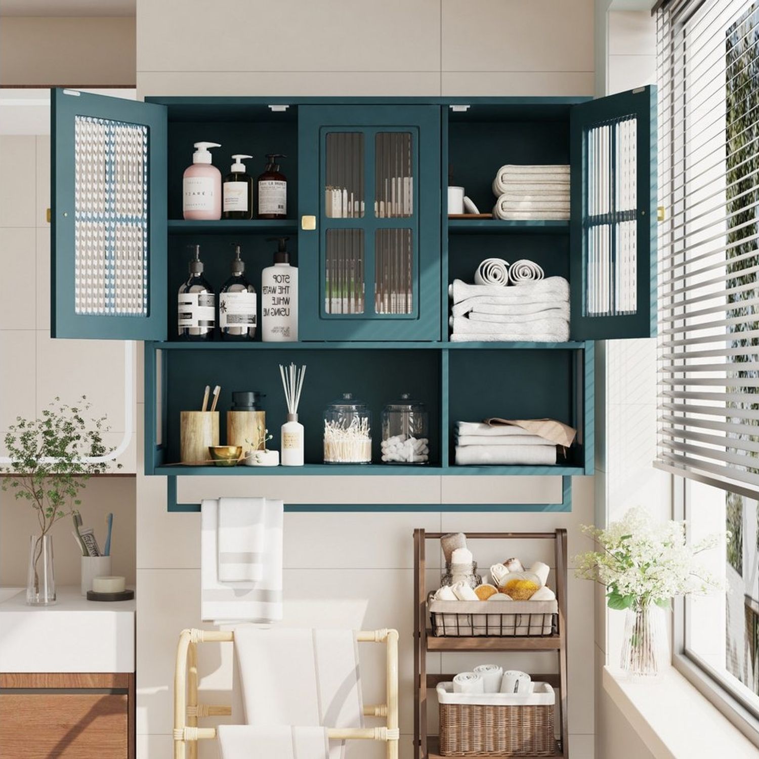 OKWISH Hängeschrank Wandhängeschrank, Glas-Wandregal (3-türiger Wandschrank mit Glastüren & Handtuchhalter, modernes Hängevitrine-Design aus MDF) Bild 1