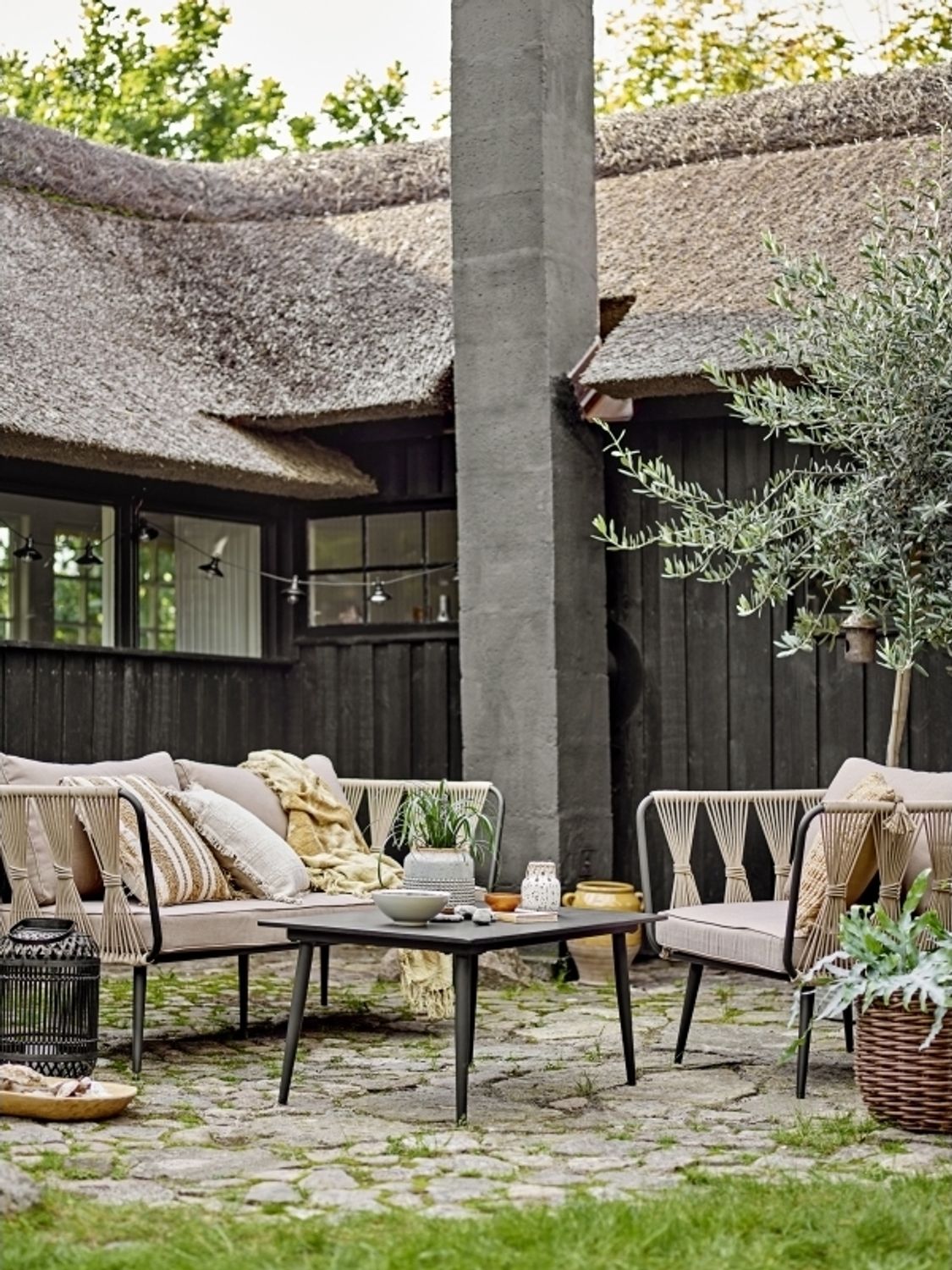 BLOOMINGVILLE Pavone Couchtisch Schwarz Fibercement Bild 1