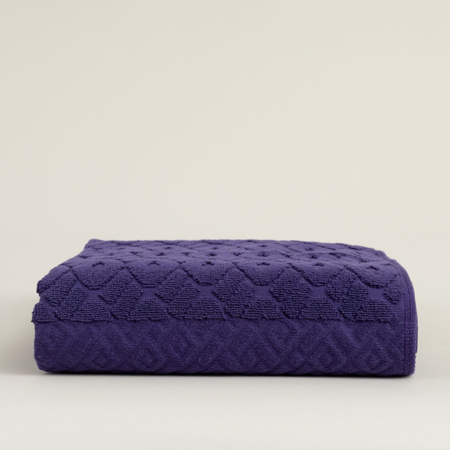 Dekoria Badetuch Lattice 70x140 cm deep violet Bild 1