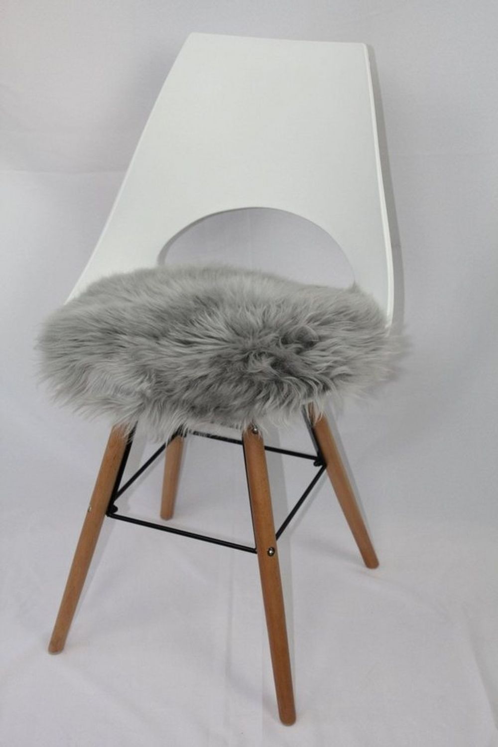 Heitmann Felle Stuhlkissen Lamm, Sitzauflage rund, Ø 45 cm, echtes Lammfell, waschbar, auch als 2er oder 4er Set Bild 1