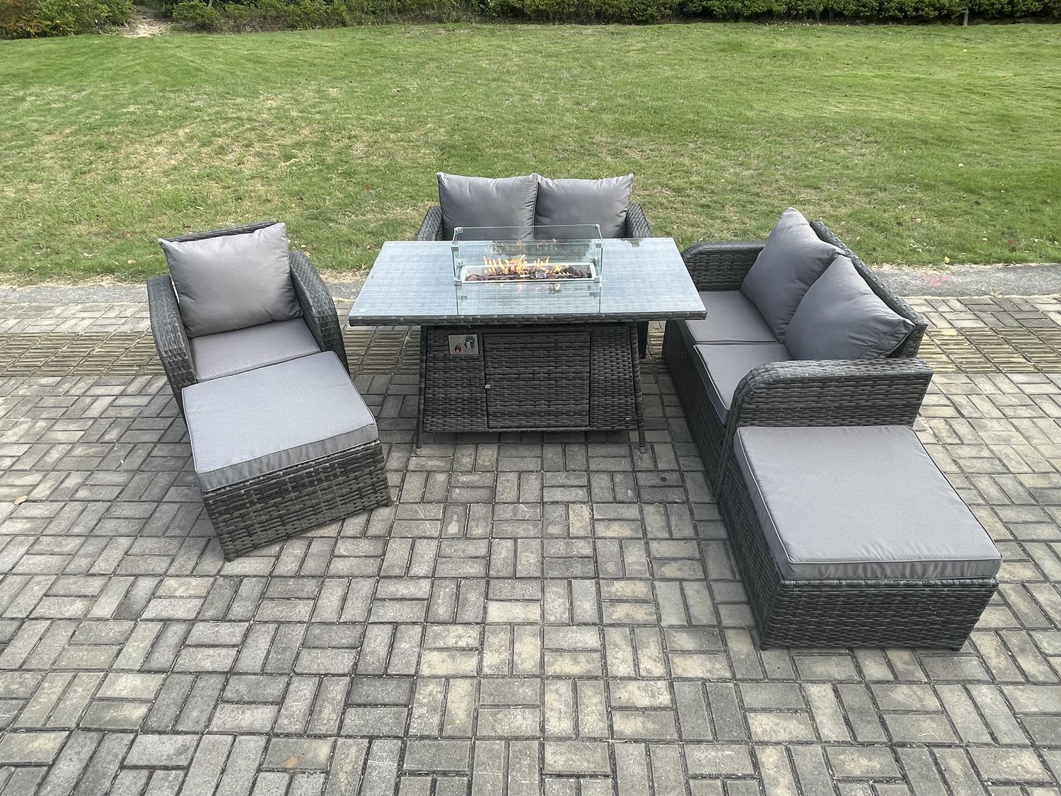Fimous 6-Sitzer Rattan Gartenmöbel Sofa Set Gas Feuer Grube Esstisch Gasheizung mit Liebe Sofa Großer Fußhocker Dunkelgrau Gemischt Bild 1