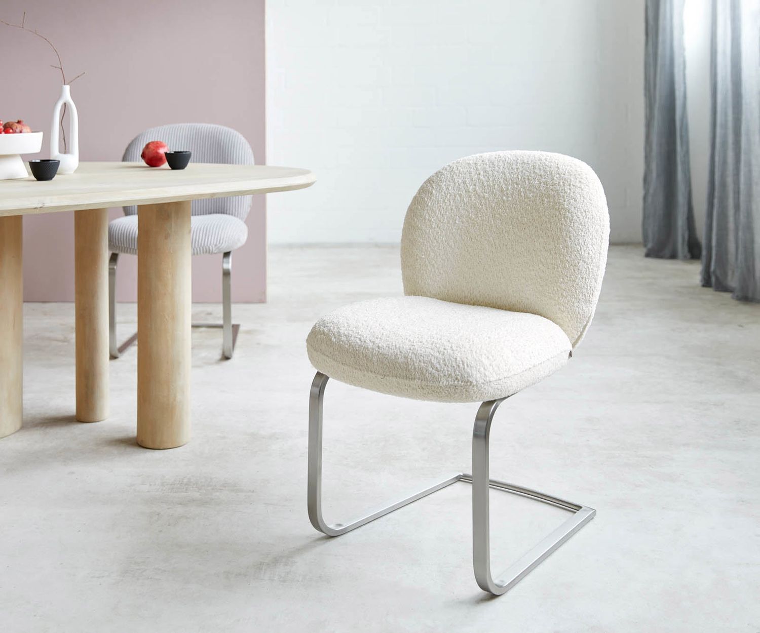 Freischwinger Nube-Flex Bouclé Weiß Freischwinger flach Edelstahl Taschenfederkern Bild 1