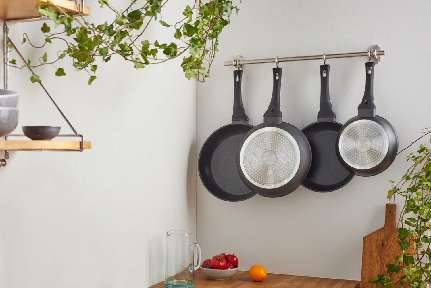 RESTO Kitchenware Pfannen-Set Sagitta, antihaftbeschichtet und spülmaschinenfest, Aluminium (Set, 3-tlg, 1x Bratpfanne Ø 20, 1x Bratpfanne Ø 24, 1x Bratpfanne Ø 28), für alle Herdarten geeignet, auch Induktion Bild 1