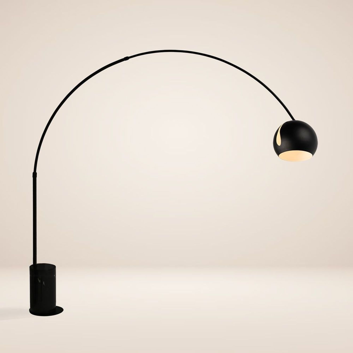 s.luce Ball Design-Bogenlampe mit Marmorfuß modern Schwarz Bild 1