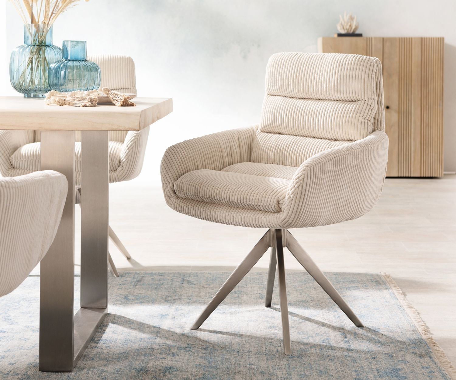 Esszimmerstuhl Abelia-Flex mit Armlehnen Cord Beige Kreuzgestell kantig Edelstahl Bild 1