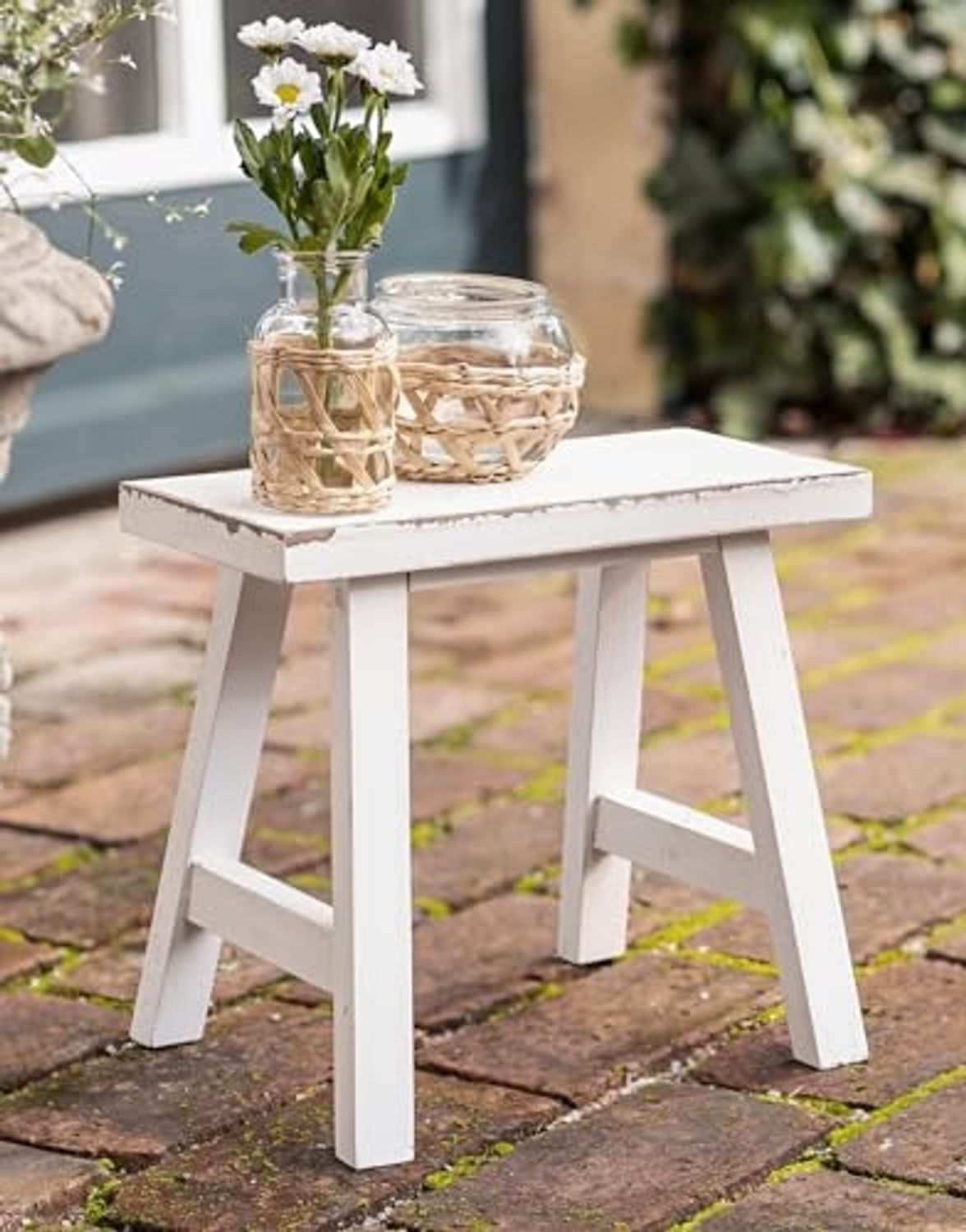 Blumenhocker aus Massivholz, creme, im Shabby Look, Sitzhocker, Dekohocker, Holzhocker Bild 1