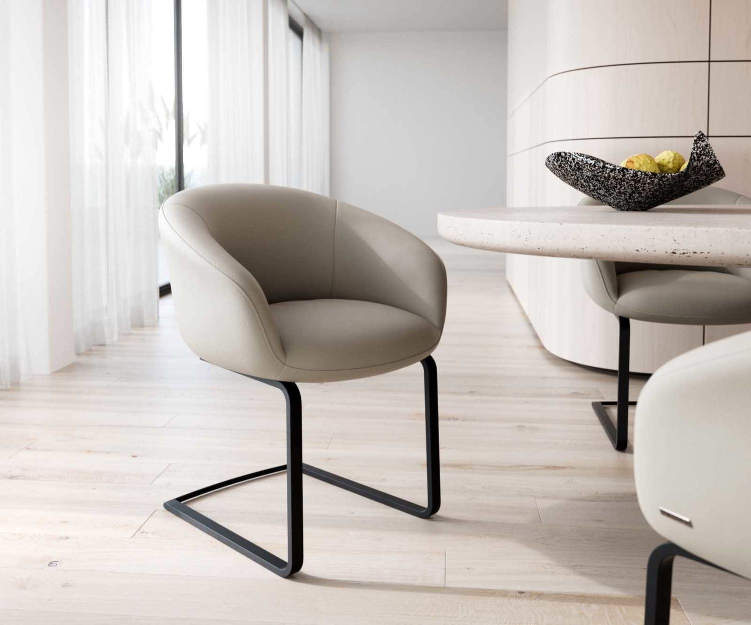 Freischwinger Vinka-Flex mit Armlehnen Echt-Leder Schlamm Freischwinger flach Schwarz Taschenfederkern Bild 1