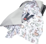 Hirsch in Blättern mit Grauer Waffel