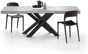 Grauer Beton/Schwarze Beine