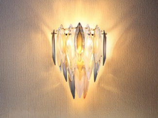 Ausgefallene Wandleuchte ELINOR mit 3-farbigem K9 Kristall, Höhe 34cm