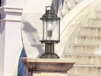 LED Sockel Laterne im Industriedesign, Bronze Höhe 47cm