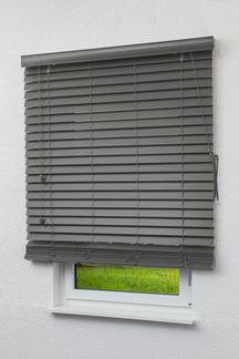 Qualitätsjalousie Holzoptik 50mm in Schiefergrau in den Maßen (B x H) 180cm * 175cm