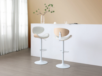 Vente-unique - Barhocker 2er-Set höhenverstellbar - Kunstleder & Metall - Holzfarben hell & Weiß - MONTENEGRO