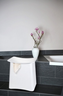 WENKO WING Badhocker, Weiß, mit herausnehmbaren Wäschesack