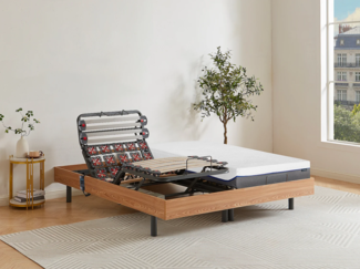 Vente-unique - Relaxbett elektrisch - Matratzen mit Memory Schaum - DIONYSOS von YSMÉE - mit OKIN-Motor - Holzfarben natürlich - 2 x 80 x 200 cm