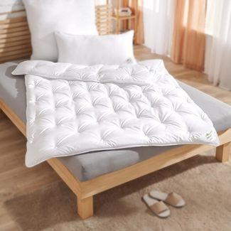 TRAUMSCHLAF Kunstfaserbettdecke Down Touch Pure warm, Füllung: 100% Polyester, Bezug: 100% Baumwolle, Daunenweiches Schlafgefühl für kuschelige Nächte