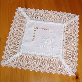 matches21 HOME & HOBBY Tischdecke Tischdeckchen CORA Häkelspitze Landhaus Polyester 30 x 30 cm (1-tlg), Pflegeleicht & waschbar bei 30 °C