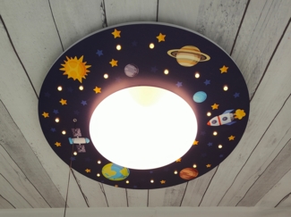Coole LED Deckenleucht Weltall Motiv fürs Kinderzimmer Schlummerlicht bunt Ø54cm