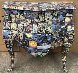 Casa Padrino Barock Kommode mit 3 Schubladen und Comic Design Mehrfarbig - Handgefertigte Massivholz Kommode im Barockstil - Handgefertigte Barock Möbel - Edel & Prunkvoll
