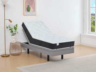 Vente-unique - Dekoratives Bett mit elektrischer Relaxfunktion + Taschenfederkern- & Memory-Schaum-Matratze - 80 x 200 cm - Stoff - Grau - RIZALI von YSMÉE