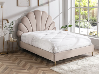 Vente-unique - Bett mit Kopfteil in Muschelform - 160 x 200 cm - Samt- Beige - LIVAYA