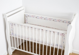 Loolay Bettnestchen Blumen ROSA Atmungsaktiv Netzstoff BETTUMRANDUNG für 140x70 o 120x60, (Klettverschluss, atmungsaktives Netz, 2 TLG. Neugeborene Baby Sprossen Bett Schutz für Mädchen), PREMIUM Geschenk für Eltern eines Neugeborenen Mädchen!
