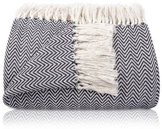 Gräfenstayn Tagesdecke mit Fransen aus 100% Baumwolle – Baumwolldecke mit Fischgrätenmuster, Wohndecke als Sofa-Überwurf, Bett-Überwurf, Couch-Überwurf, Sofa-Decke