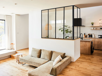 Vente-unique - Glaswand Ecklösung - 120 x 60 x 130 cm - thermolackiertes Aluminium - Schwarz - BAYVIEW