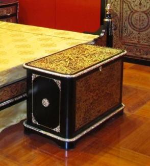 Casa Padrino Luxus Barock Boulle Truhe Schwarz / Rot / Gold / Silber - Handgefertigte Massivholz Truhe im Barockstil - Barock Schlafzimmer Möbel - Erstklassische Luxus Qualität - Made in Italy