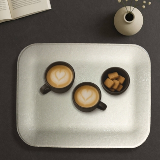 Tablett flach klein Kunstleder Rochen creme Kaffeetablett