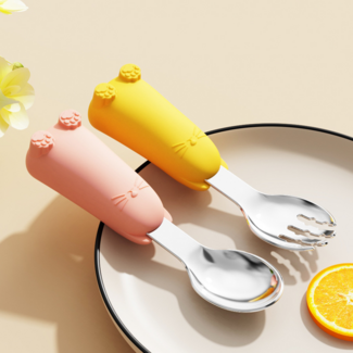 2-teiliges Edelstahl-Silikon-Löffelset für Kinder, Baby-Essgeschirr mit kurzem Griff für selbstständiges Essen – zweifarbig in Rosa und Gelb