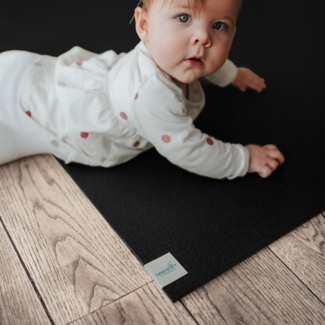 Krabbelmatte Sanosoft Schwarz 240x200 cm | Öko-Tex und in Deutschland produziert - beidseitig rutschfeste Krabbelunterlage