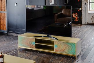 KAWOLA Lowboard LAGO TV-Board 2 Türen 2 Fächer Glas grün Fuß Edelstahl goldfarben 42 x 40 x 180 cm