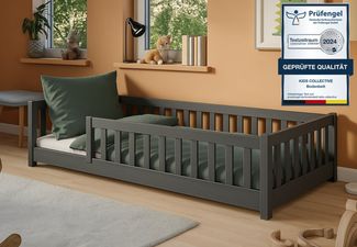 Kids Collective Kinderbett Bodenbett Bett mit Rausfallschutz & Lattenrost Montessori Bett Kinder (weitere Größen 80x160, 80x180, 90x200, 120x200, 140x200 cm), Jugendbett Einzelbett mit Matratze Graphit Kiefer 90x190 cm