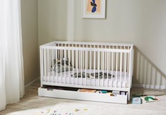 Babybett Kinderbett Gitterbett 60x120 höhenverstellbar & herausnehmbare Sprossen, mit Schublade | Buchenholz weiss sehr stabil Made in Europe