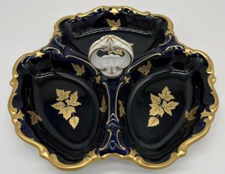 Casa Padrino Luxus Barock Porzellan Servierschale mit Tragegriff Dunkelblau / Weiß / Gold Ø 25 cm - Gebäck & Nuss Schale - Luxus Barock Accessoires - Reichenbach Porzellan - Made in Germany