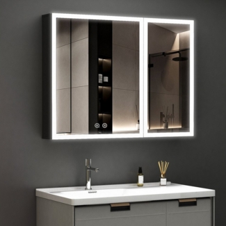 WDWRITTI Spiegelschrank Schwarz mit beleuchtung 3Lichtmodi Dimmbar mit / ohne steckdose (Badezimmerspiegelschrank mit LED 2 türen 80 x 13 x 60 cm, Anti-fog, Speicherfunktion, Doppelseitiger Spiegel, Alu-Schranktür) Full Surround Light Strip, mit Netzadapter