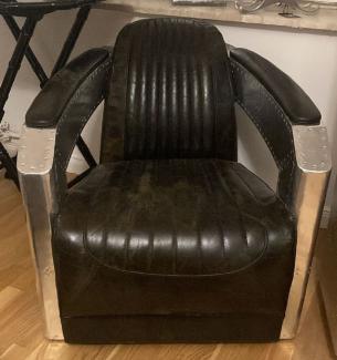 Casa Padrino Luxus Art Deco Leder Sessel Vintage Schwarz / Silber - Aluminium Wohnzimmer Sessel mit hochwertigem Echtleder - Lounge Sessel - Flugzeug Flieger Echtleder Möbel - Luxus Möbel