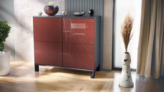 Vladon Kommode Rova V3 (Moderner Küchenschrank, mit 4 Push-to-Open Türen), Anthrazit matt / Bordeaux Hochglanz (92,5 x 84.5 x 35)