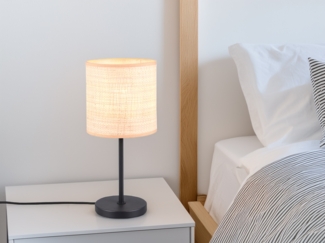 Tischleuchte AIMEE mit Lampenschirm aus geflochtenem Bast, Höhe 37cm