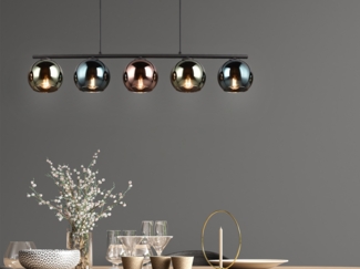 LED Pendelleuchte mit bunt verspiegelten Glaskugeln, Breite 83cm