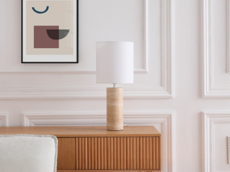 Vente-unique - Tischlampe – Stoff und Travertin – Ø 25 x H 58 cm – Weiß und Natur – ZAPANA