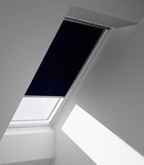 Verdunklungsrollo DKL SK06/MK06/CK02/FK06/MK04/CK04 1085S, VELUX, verdunkelnd, ohne Bohren, in Führungsschienen, VELUX »Pick & Click!«, alufarbene Führungsschienen & Griffleiste