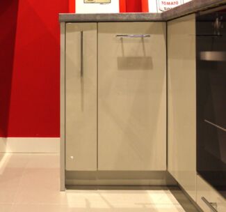 Feldmann-Wohnen Unterschrank Platinium (Platinium, 1-St) Front-, Korpusfarbe & Ausführung wählbar 1-türig 2 Metallkörbe