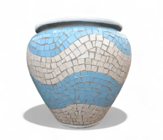 Pflanzgefäß "Mara" – Wellenförmiges Mosaikdesign Hell Blau – Höhe 60 cm – Ø 50 cm – Handgefertigt aus Beton & Keramik-Mosaik