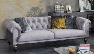 Casa Padrino Luxus Art Deco Chesterfield Wohnzimmer Sofa Hellgrau / Schwarz / Messingfarben 230x100 x H. 82 cm