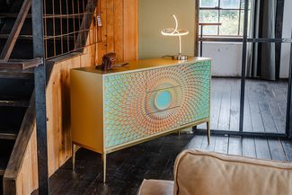 KAWOLA Sideboard LAGO 2 Türen 3 Schubladen Glas grün Fuß Edelstahl goldfarben 85 x 40 x 140 cm